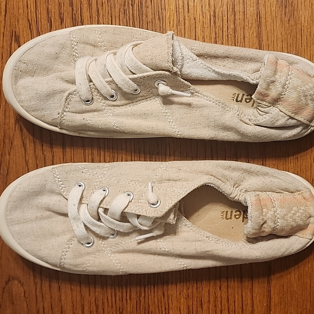 Steve Madden Beige Canvas Sneakers
